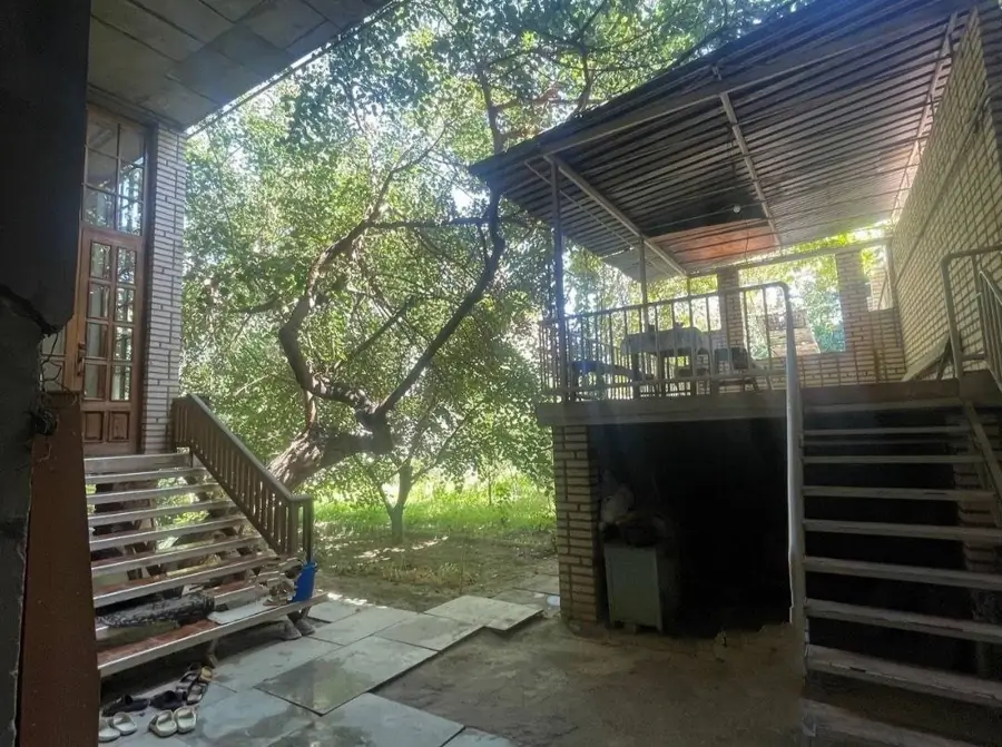 3 qavatli uy − 470 m², 12 sot. 