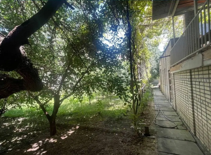 3 qavatli uy − 470 m², 12 sot. 