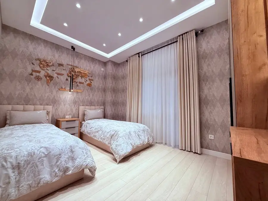 3 xonali kvartira sotiladi − 75 m²