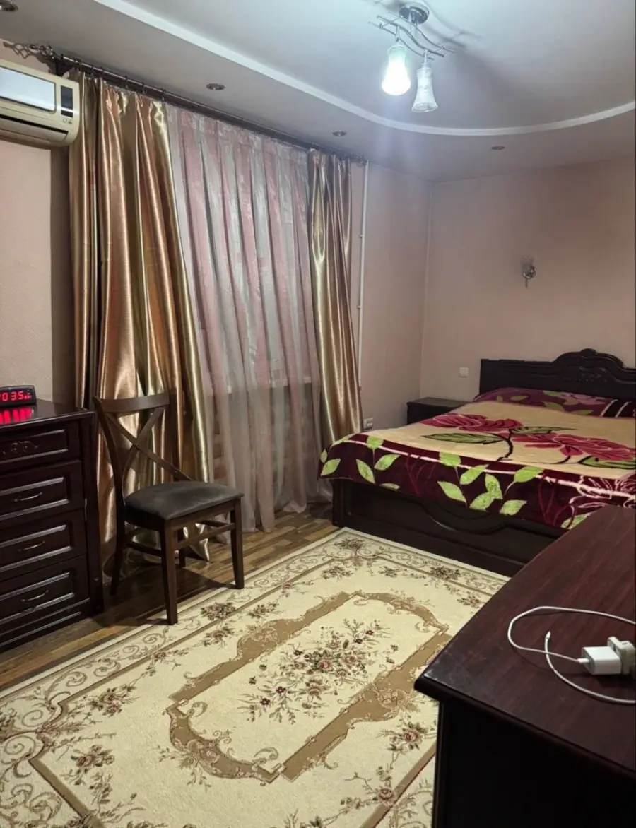 3 xonali kvartira sotiladi − 70 m²