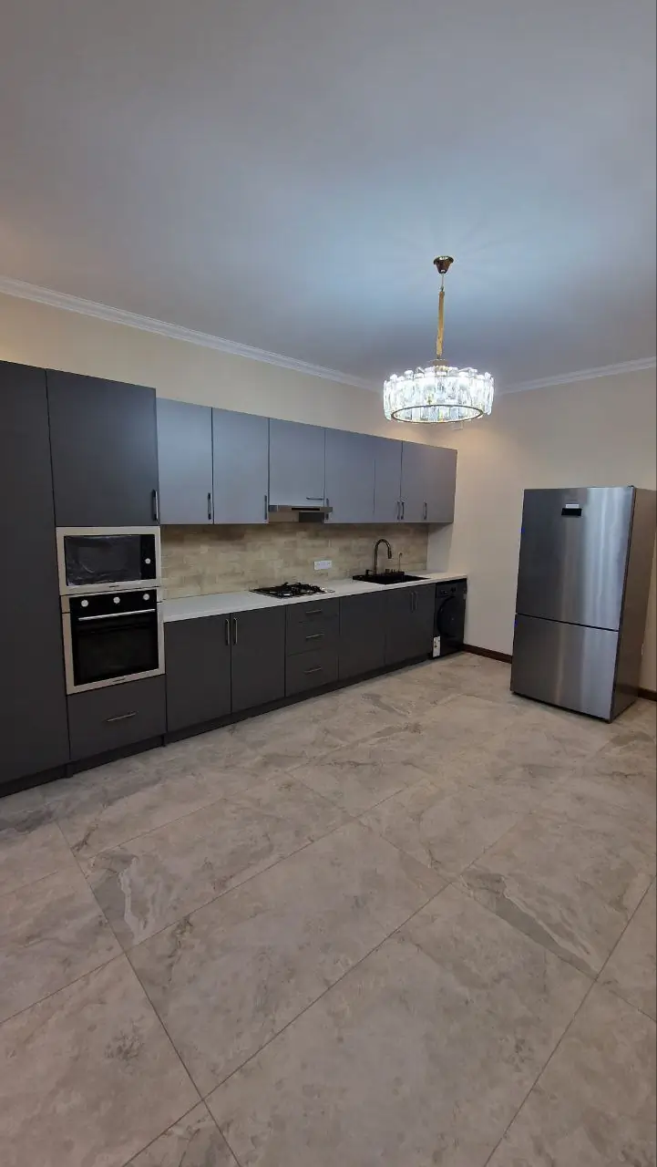 Более 5 xonali kvartira sotiladi − 200 m²