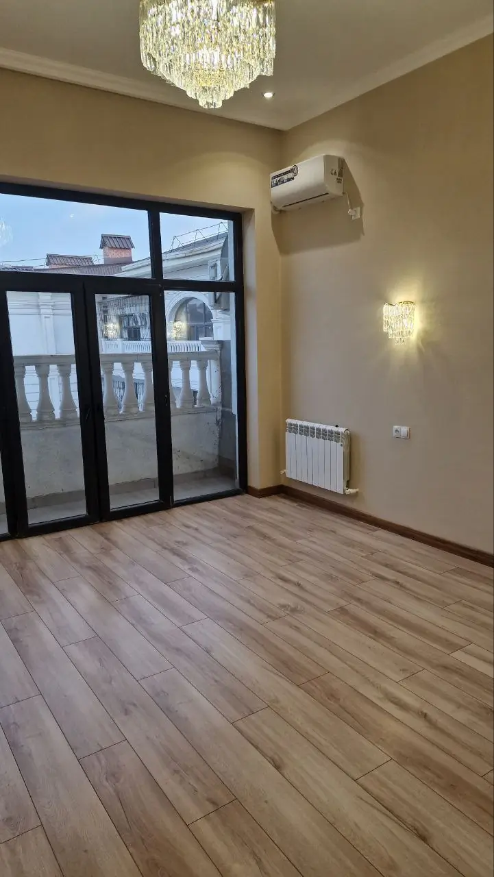 Более 5 xonali kvartira sotiladi − 200 m²