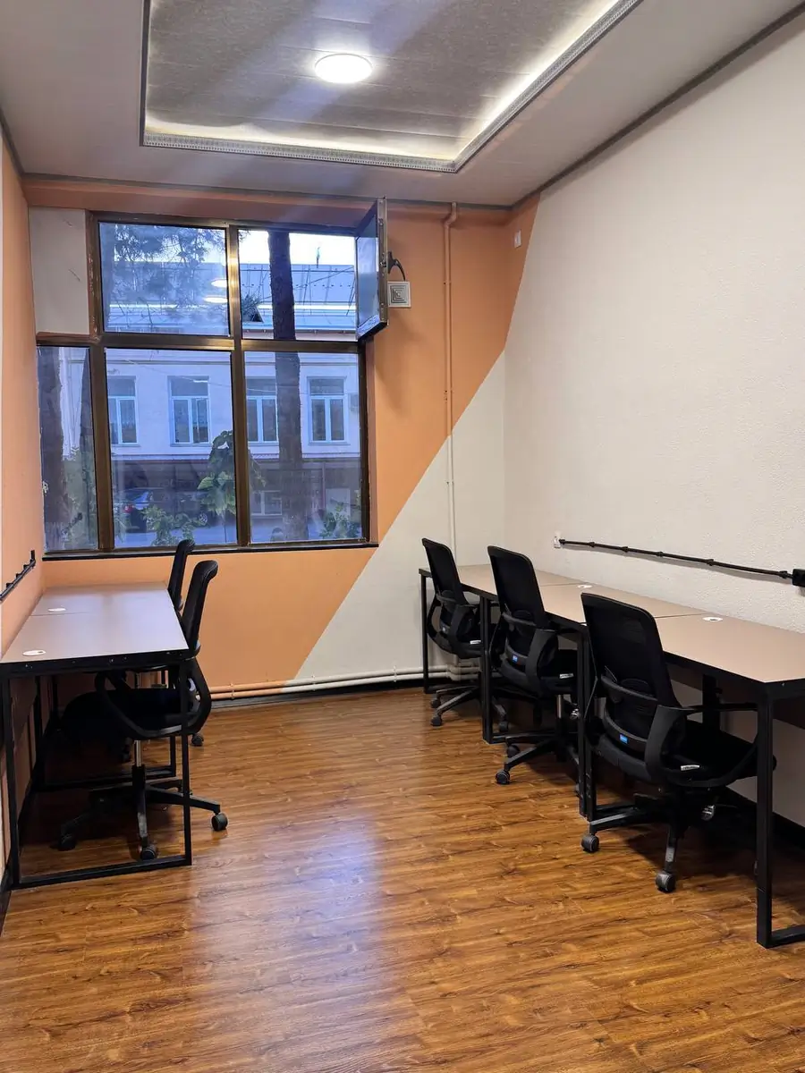 Ofis − 400 m², 1/4 qavat