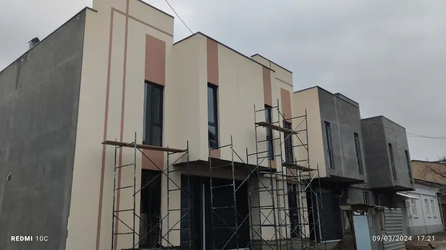 3 qavatli taunxaus − 240 m², 1.1 sot.