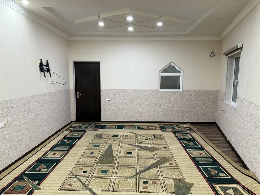 5 dan ortiq xonali kvartira − 100 m², 2/2 qavat