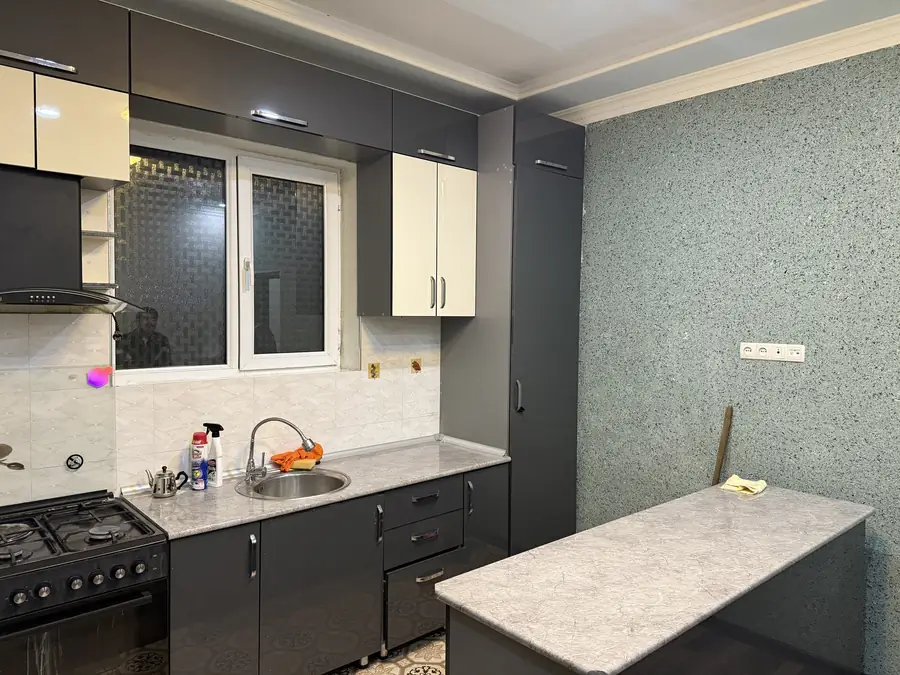 5 dan ortiq xonali kvartira − 100 m², 2/2 qavat