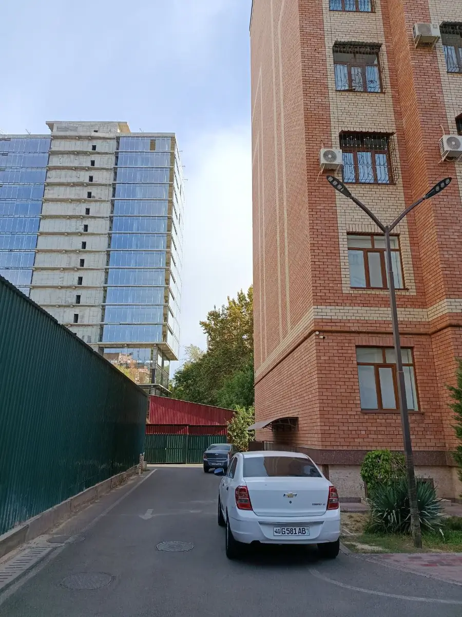 Более 5 xonali kvartira sotiladi − 331 m²