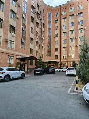 Более 5 xonali kvartira sotiladi − 329 m²