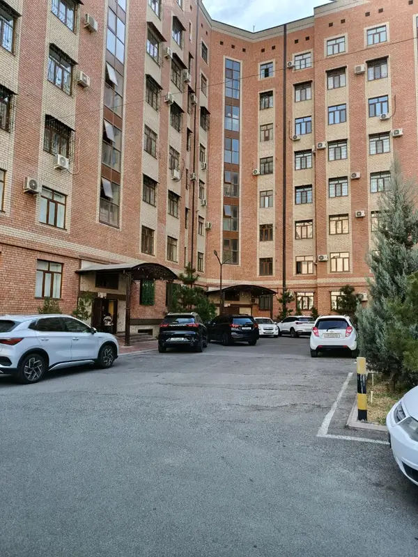 5 dan ortiq xonali kvartira − 329 m², 1/8 qavat