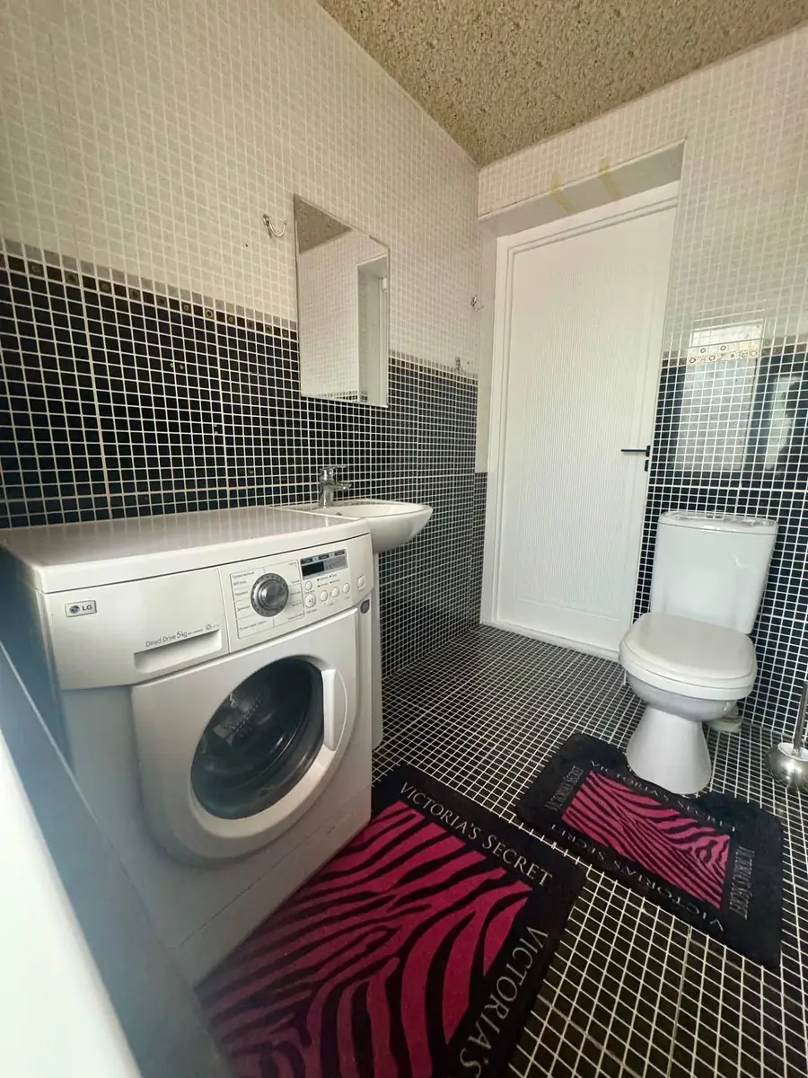 Сдается 2-комнатная квартира − 35 м²