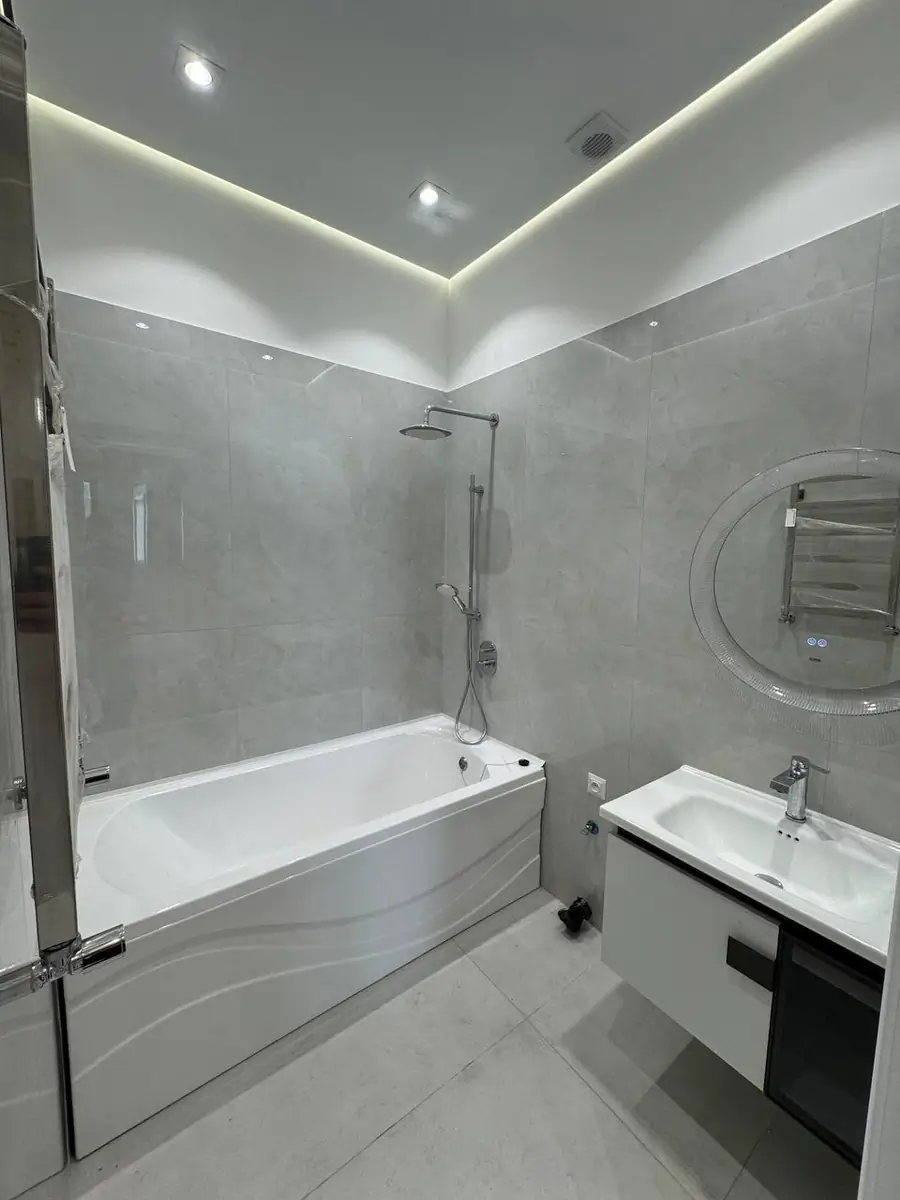 3 xonali kvartira sotiladi − 75 m²