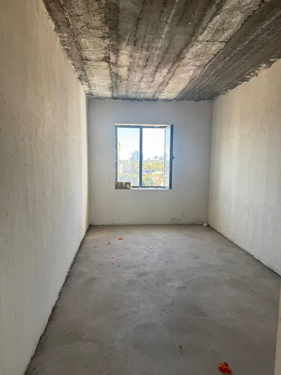 Более 5 xonali kvartira sotiladi − 170 m²