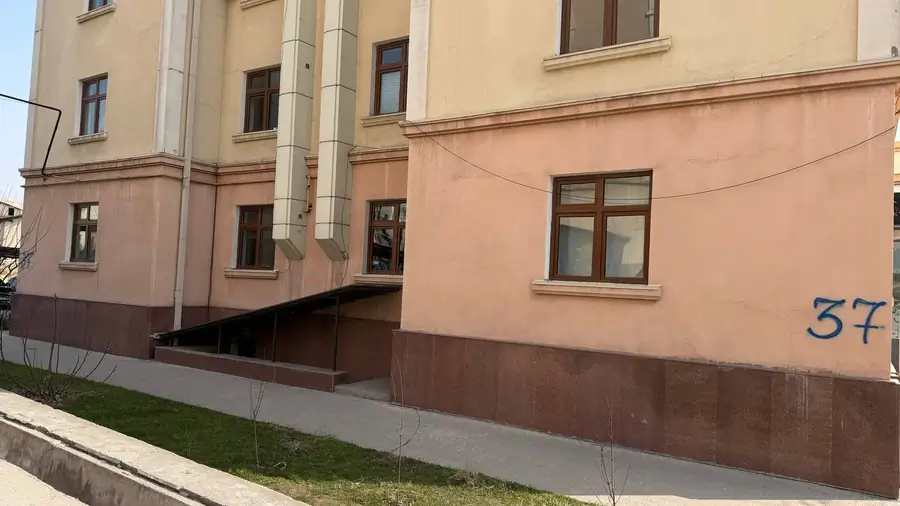 4 xonali kvartira − 150 m², 1/5 qavat