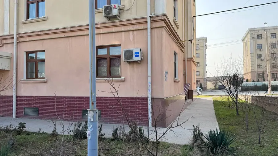 4 xonali kvartira sotiladi − 150 m²