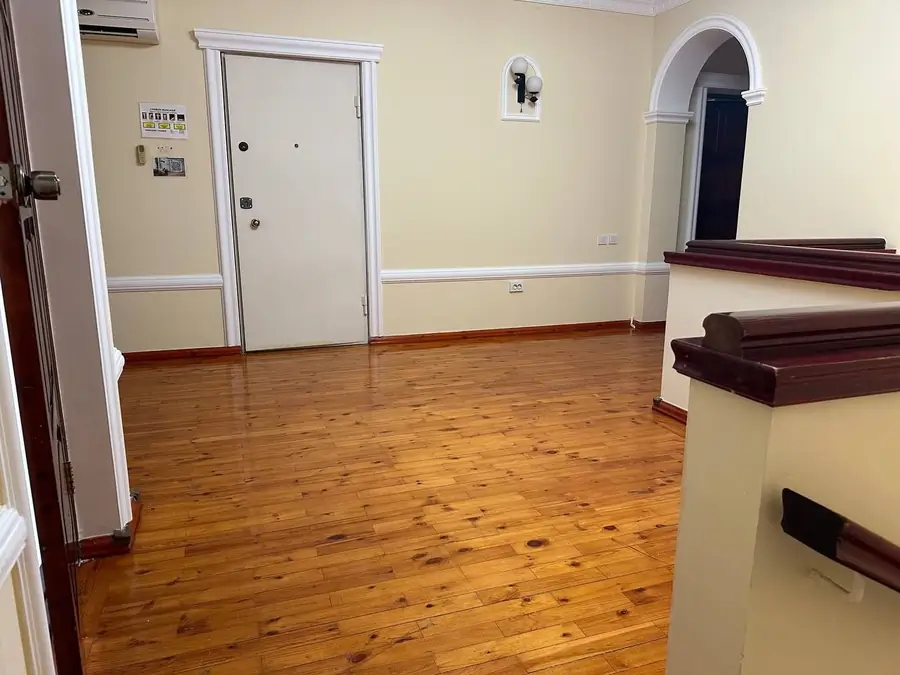 2 qavatli uy − 294 m², 3.7 sot. 