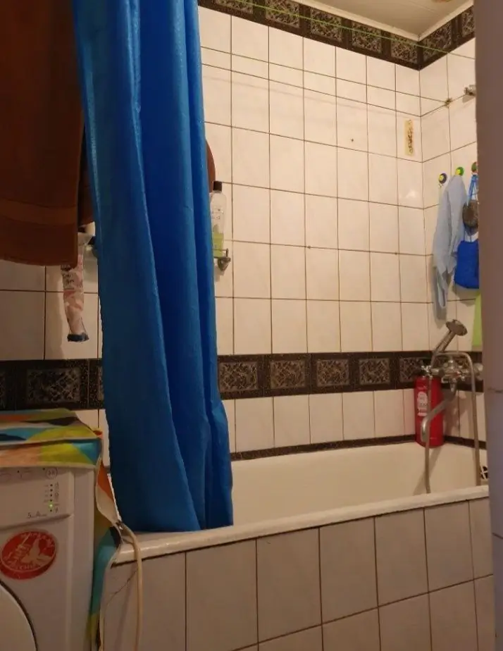 4 xonali kvartira sotiladi − 66 m²