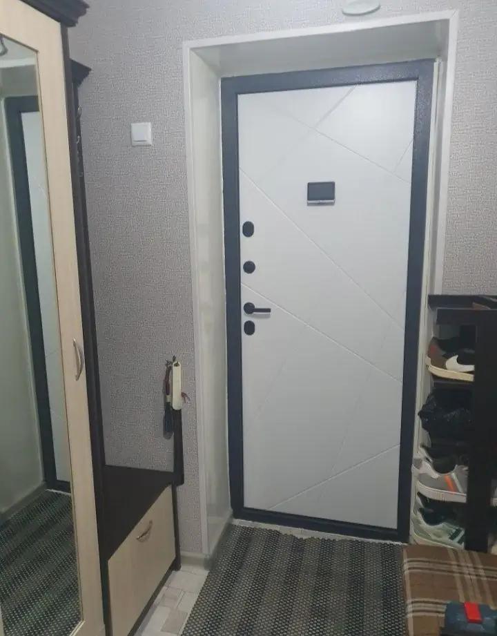 4 xonali kvartira sotiladi − 66 m²