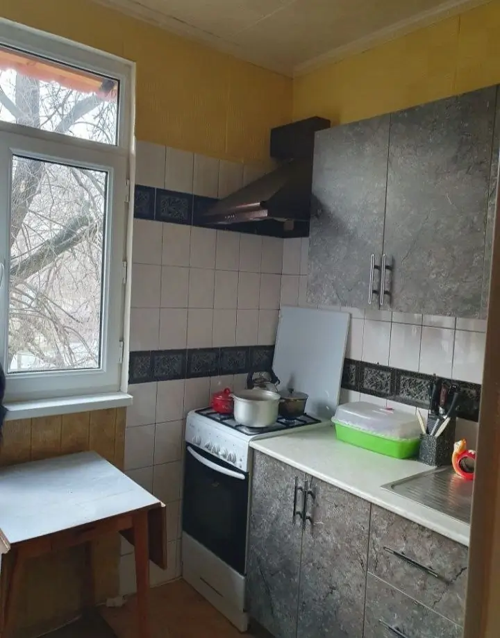 4 xonali kvartira sotiladi − 66 m²