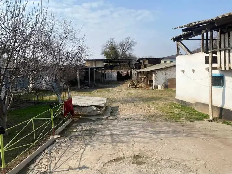 1 qavatli uy − 120 m², 999 sot. 