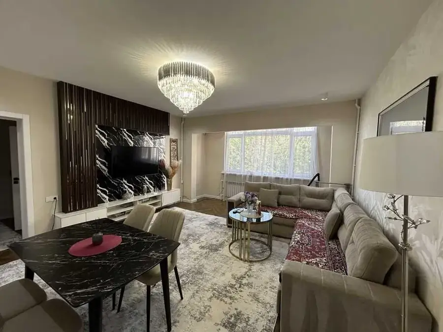 Сдается 2-комнатная квартира − 66 м²