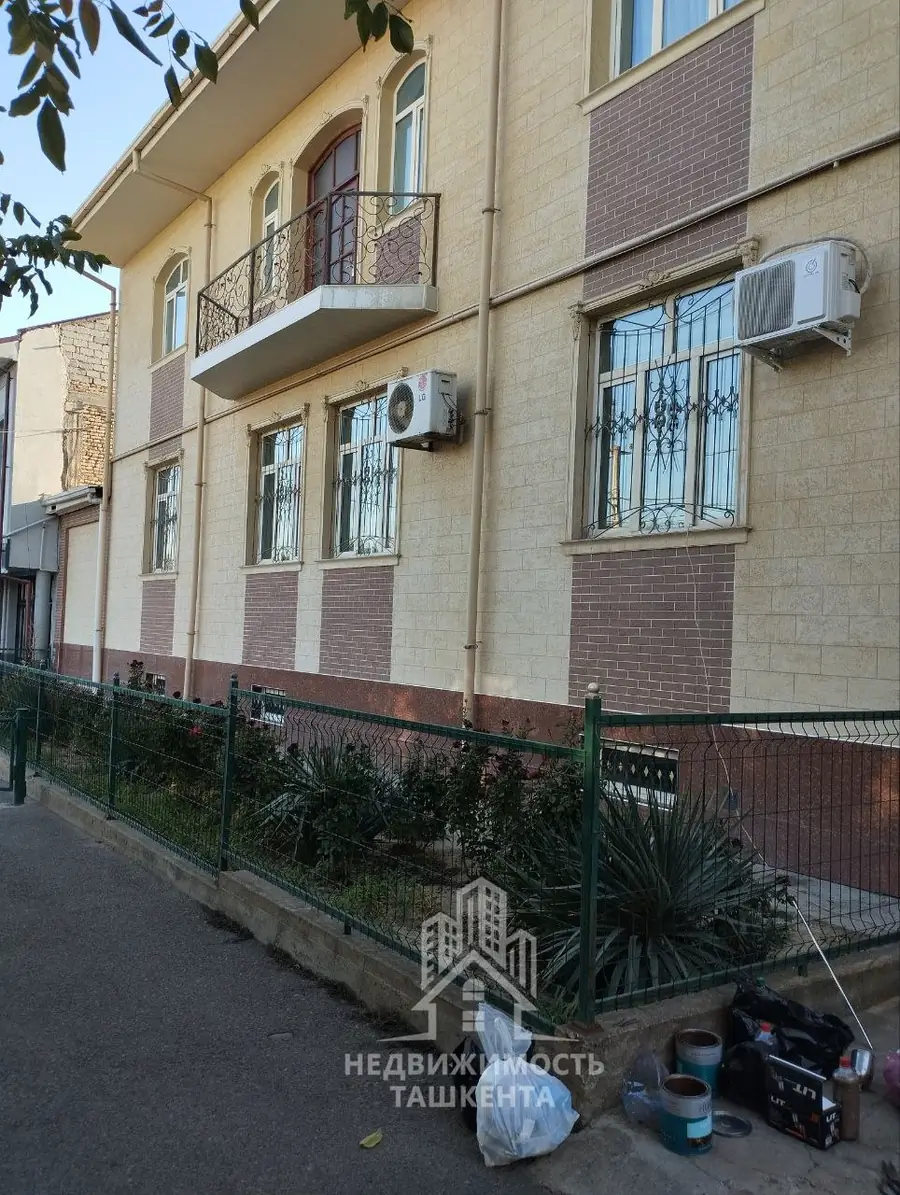 2 qavatli uy − 600 m², 6 sot.