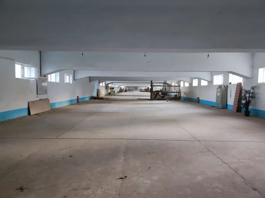 Ishlab chiqarish sotiladi − 8437 m² 