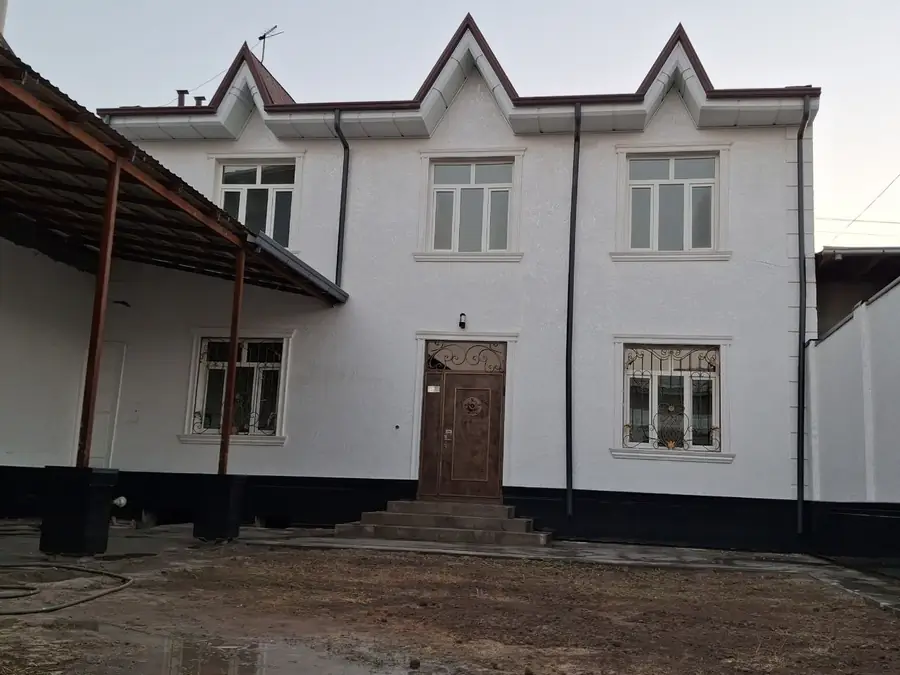 2 qavatli uy − 300 m², 3 sot. 