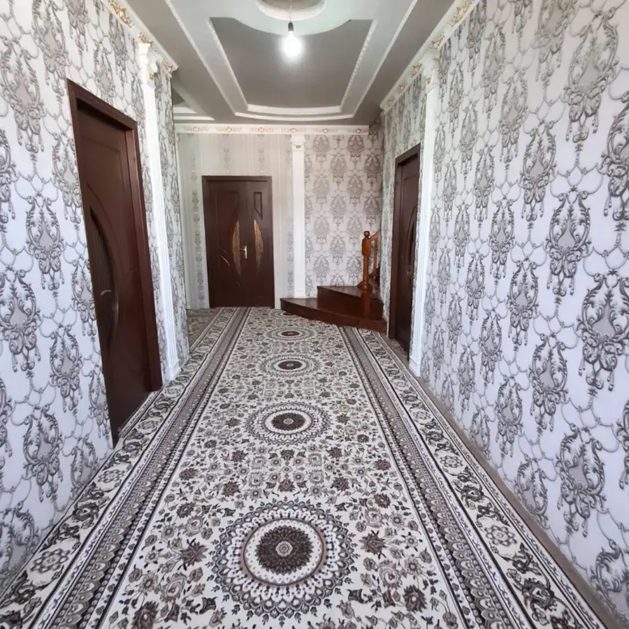 2 qavatli uy − 300 m², 3 sot. 