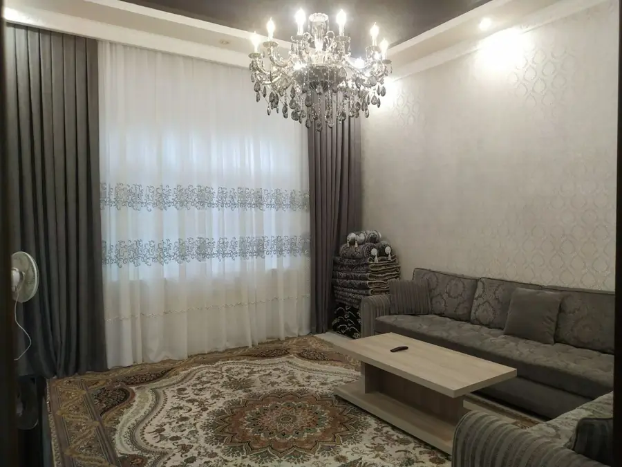 Ijaraga 2 qavatli uy − 250 m²