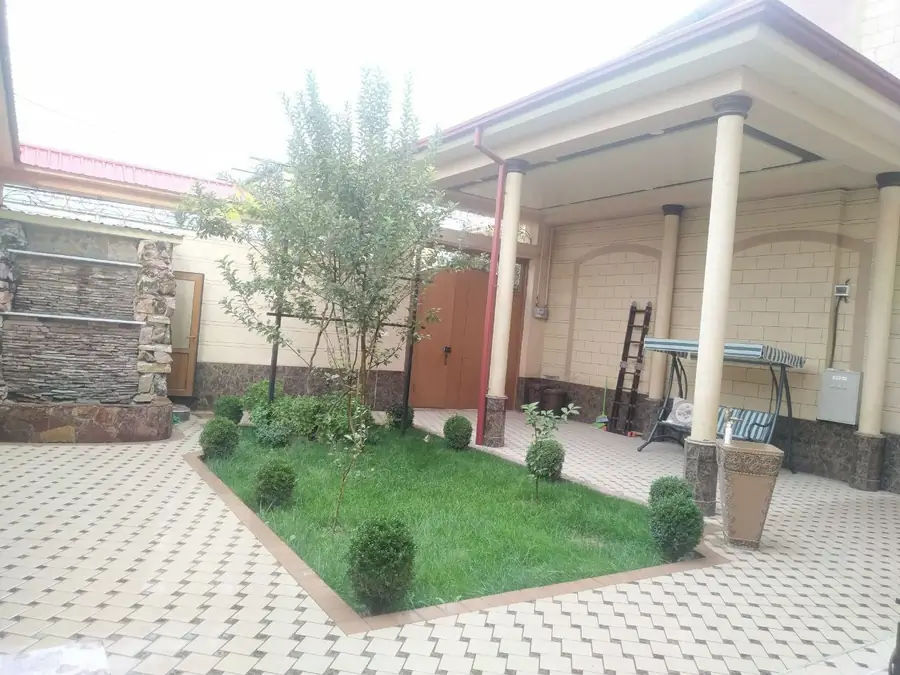 2 qavatli uy − 250 m², 3 sot.