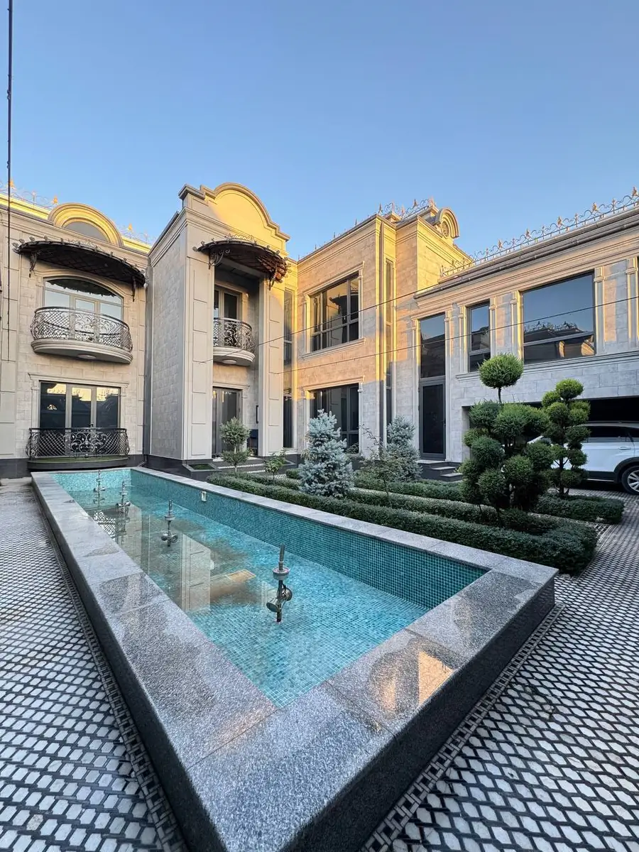 2 qavatli uy − 396 m², 4.2 sot. 