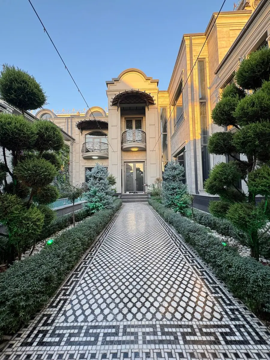 2 qavatli uy − 396 m², 4.2 sot. 