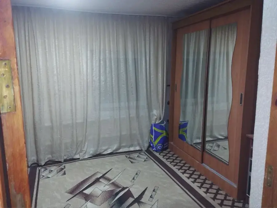 Сдается 4-комнатная квартира − 80 м²