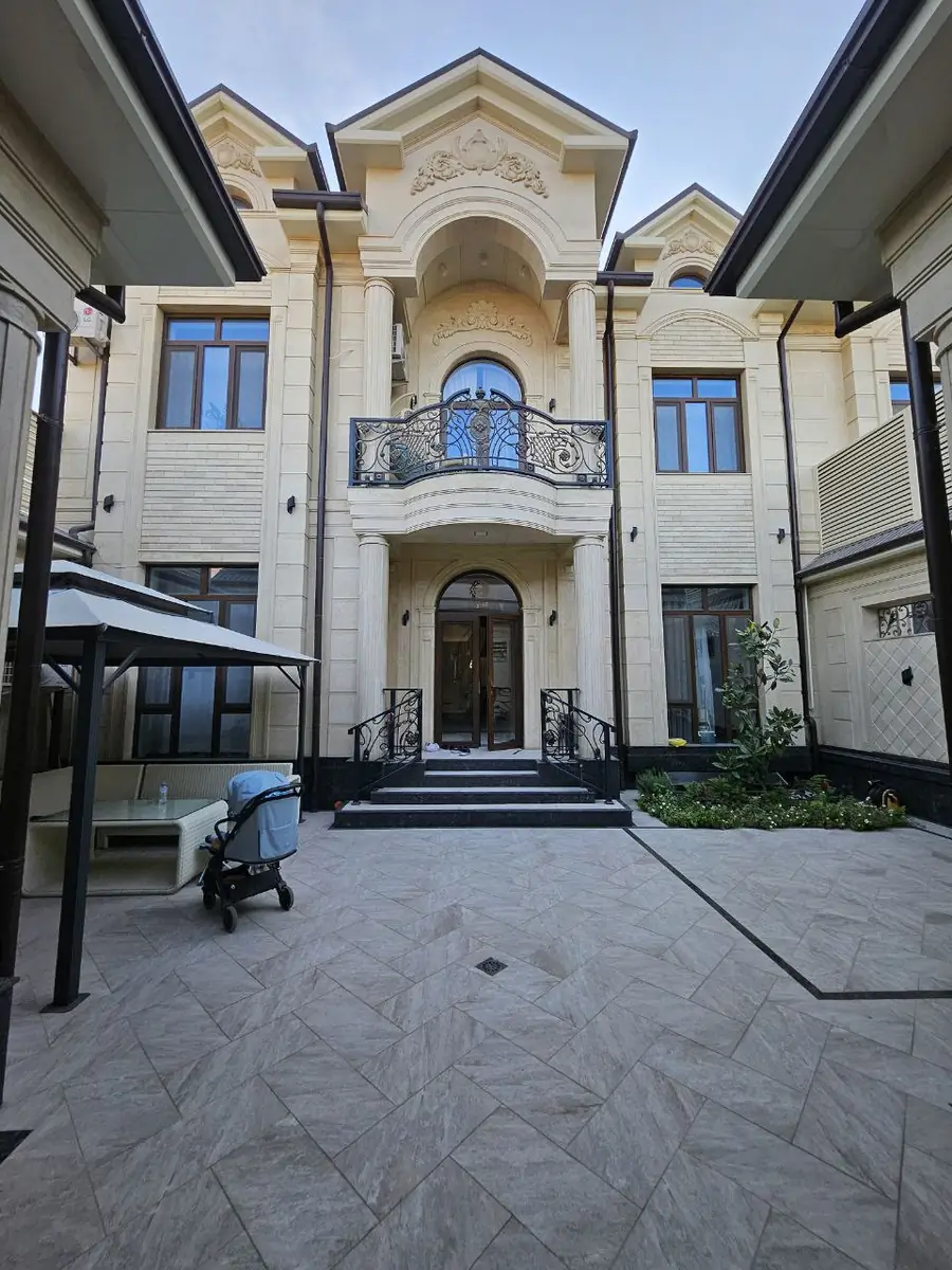 2 qavatli uy − 330 m², 3.2 sot.