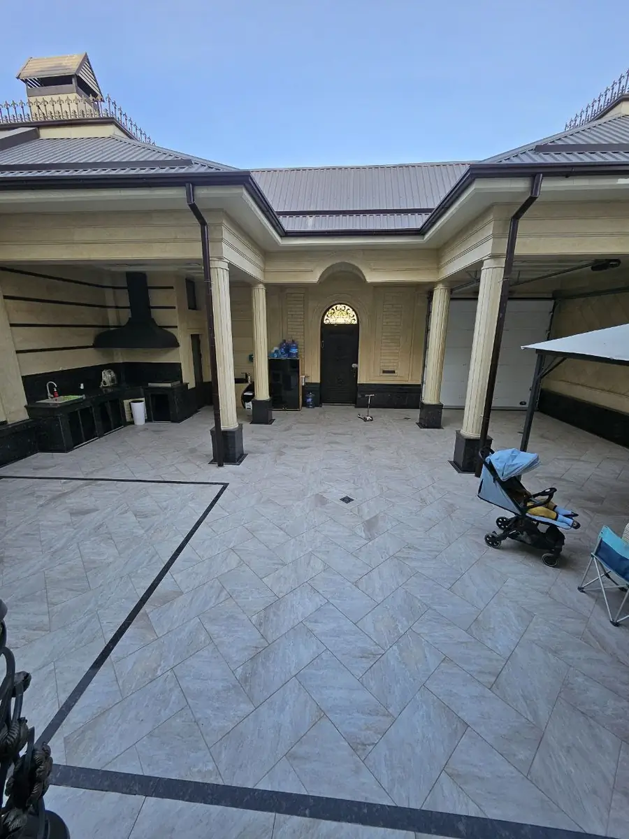 2 qavatli uy − 330 m², 3.2 sot.