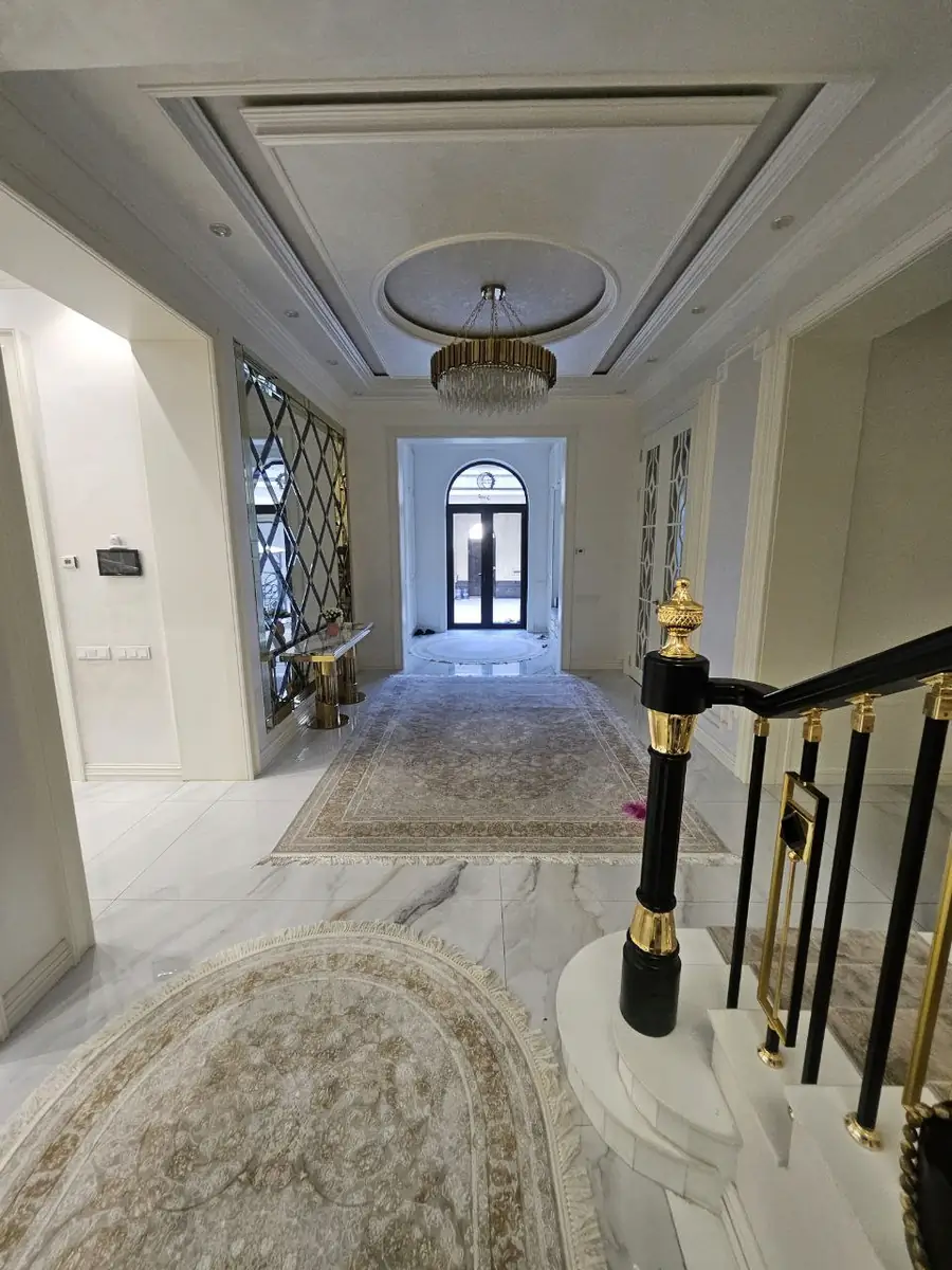 2 qavatli uy sotiladi − 330 m²