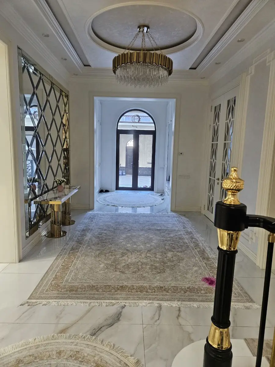 2 qavatli uy sotiladi − 330 m²