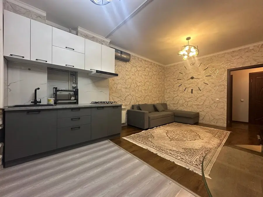 2 xonali kvartira sotiladi − 63.4 m²