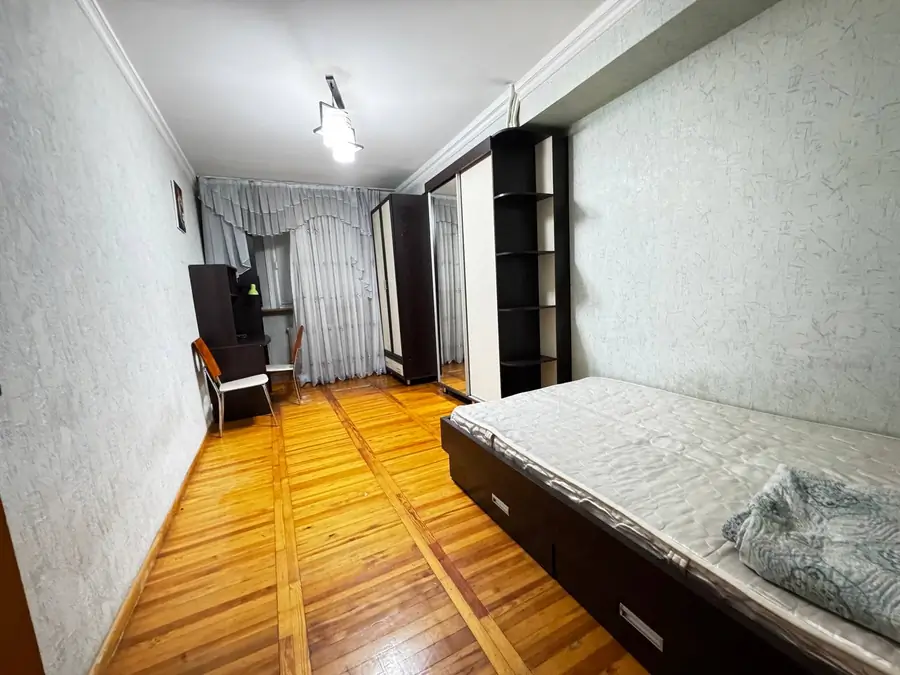 Ijaraga 4 xonali kvartira − 105 m²