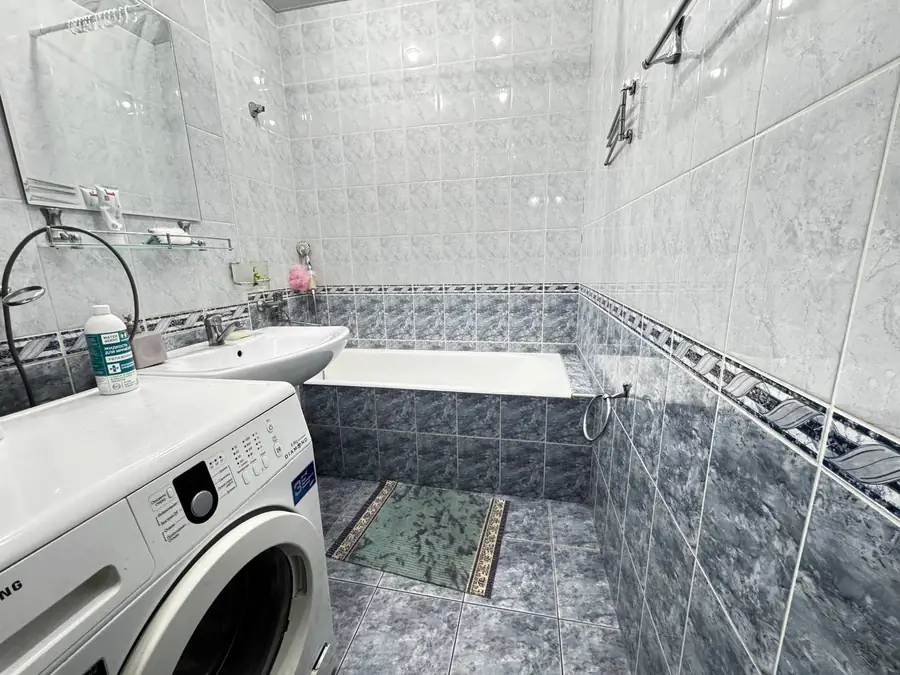 Ijaraga 4 xonali kvartira − 105 m²