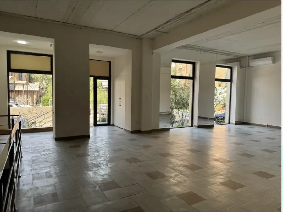 Ofis sotiladi − 207 m²