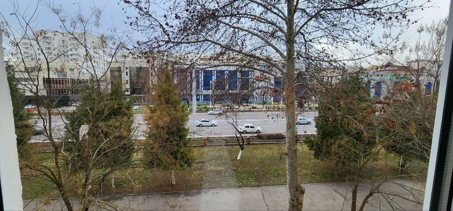 3 xonali kvartira sotiladi − 75 m²