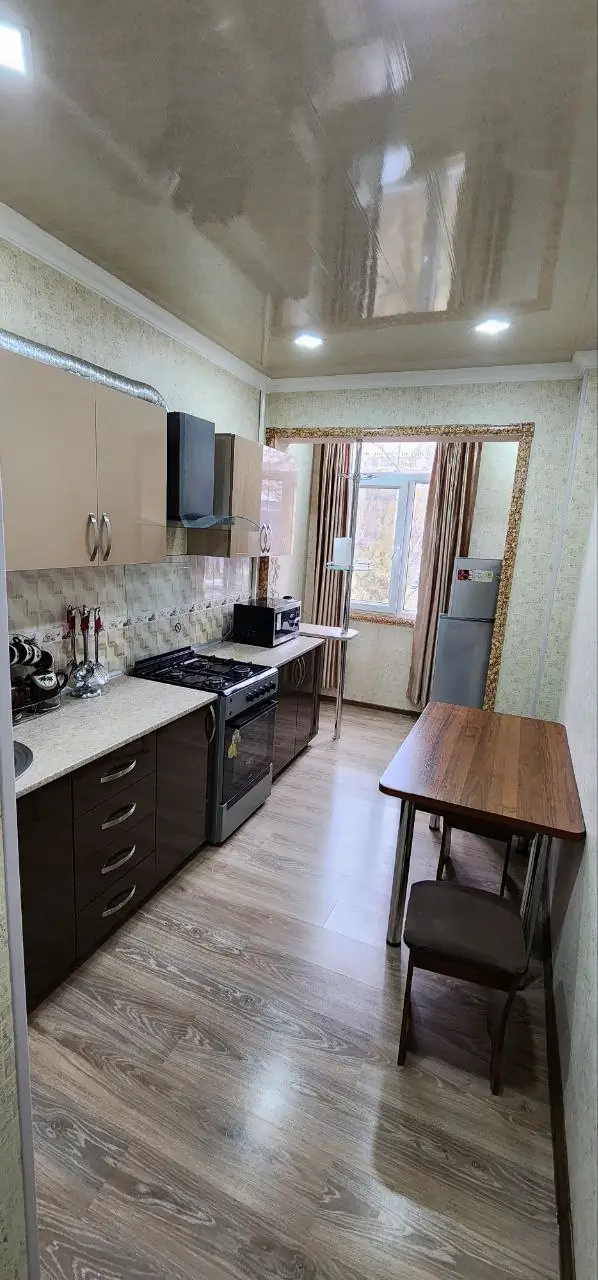 3 xonali kvartira sotiladi − 75 m²