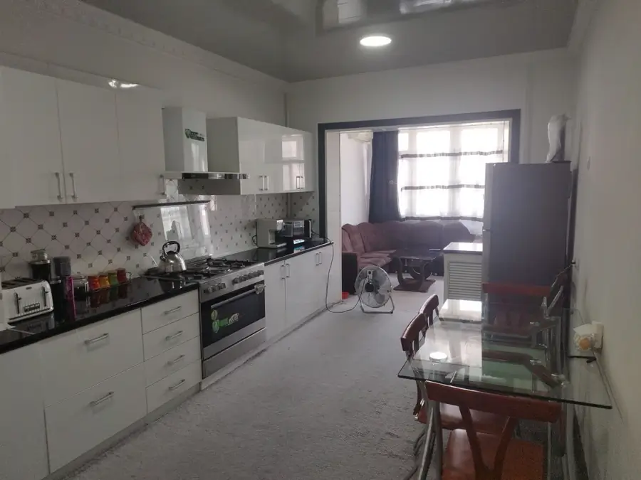 4 xonali kvartira sotiladi − 187 m²