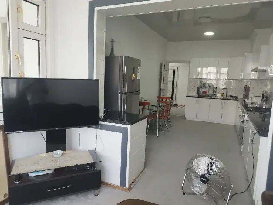 4 xonali kvartira sotiladi − 187 m²