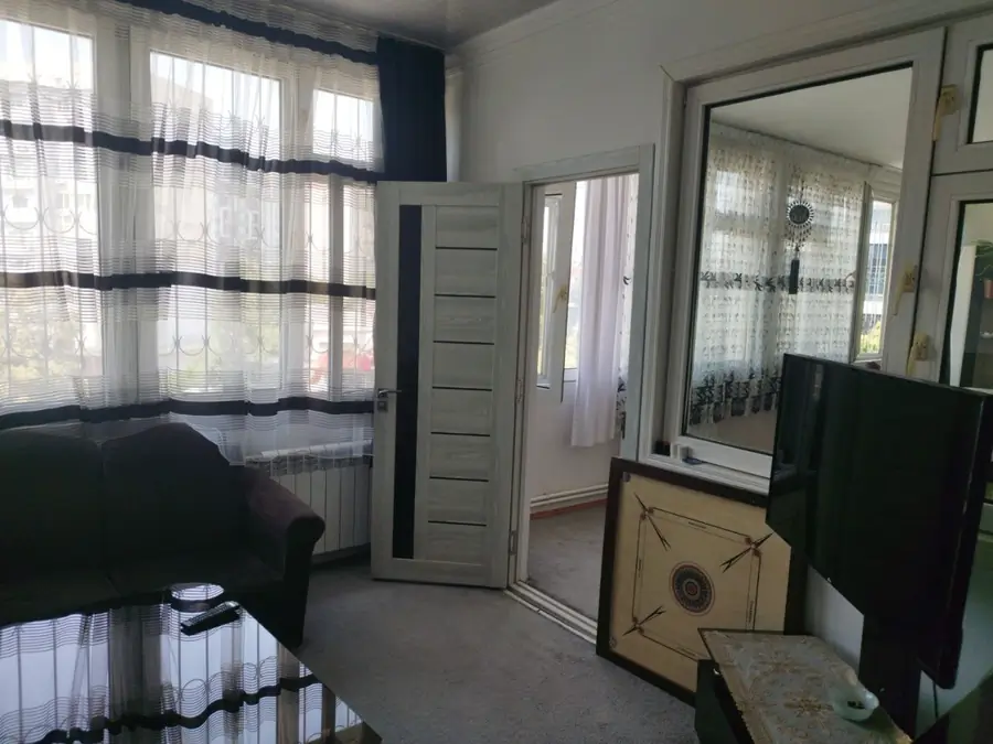 4 xonali kvartira sotiladi − 187 m²