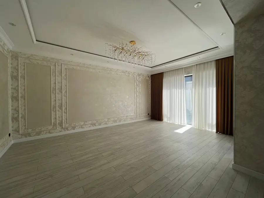 3 qavatli uy − 375 m², 3 sot.