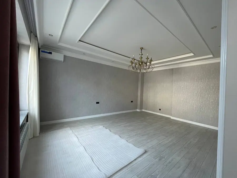 3 qavatli uy − 375 m², 3 sot.