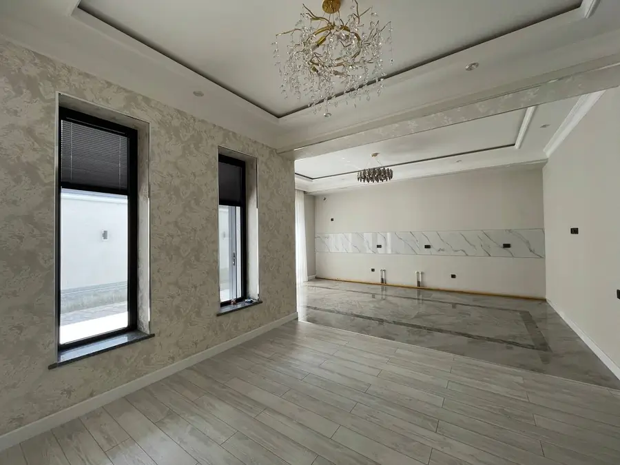 3 qavatli uy − 375 m², 3 sot.