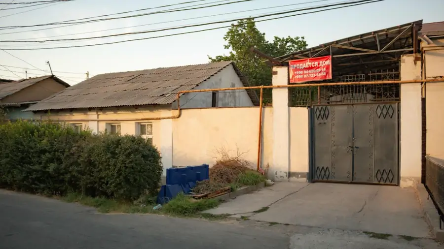 2 qavatli uy − 856 m², 6 sot.